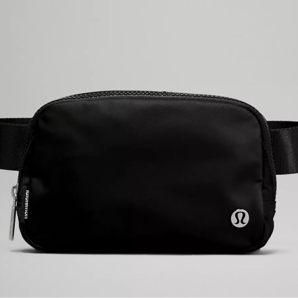 Lululemon everywhere belt bag